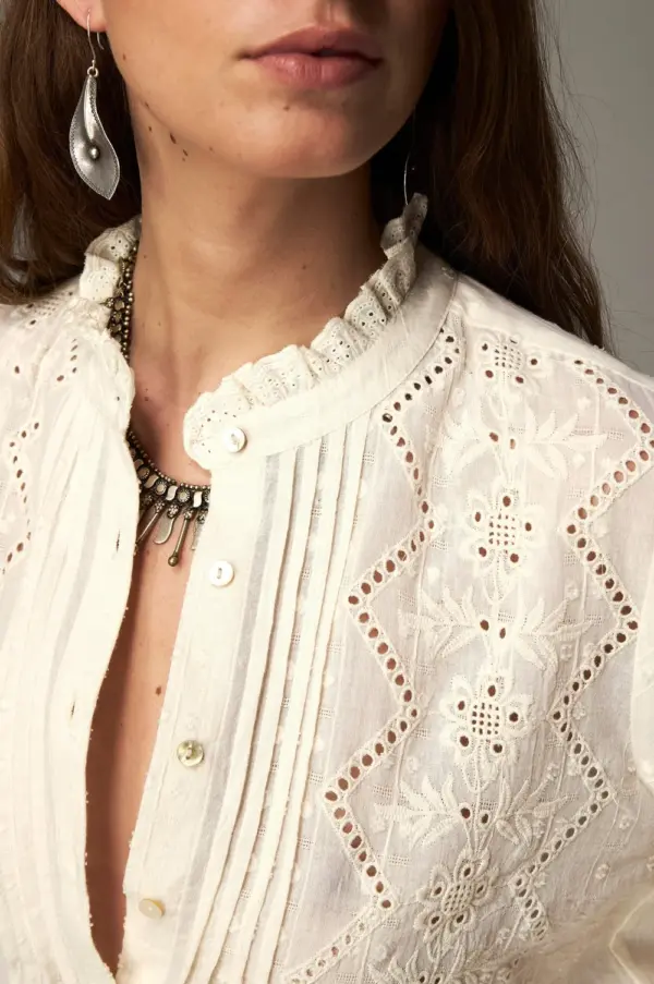 Blouse met embroidery details - Off white