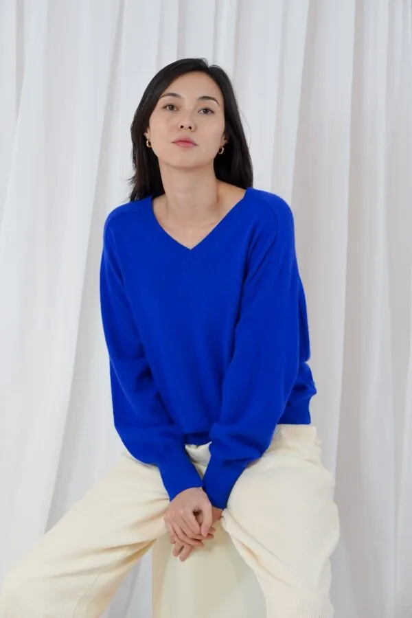 long-sleeved v- neck sweater without slits - Electric Blue