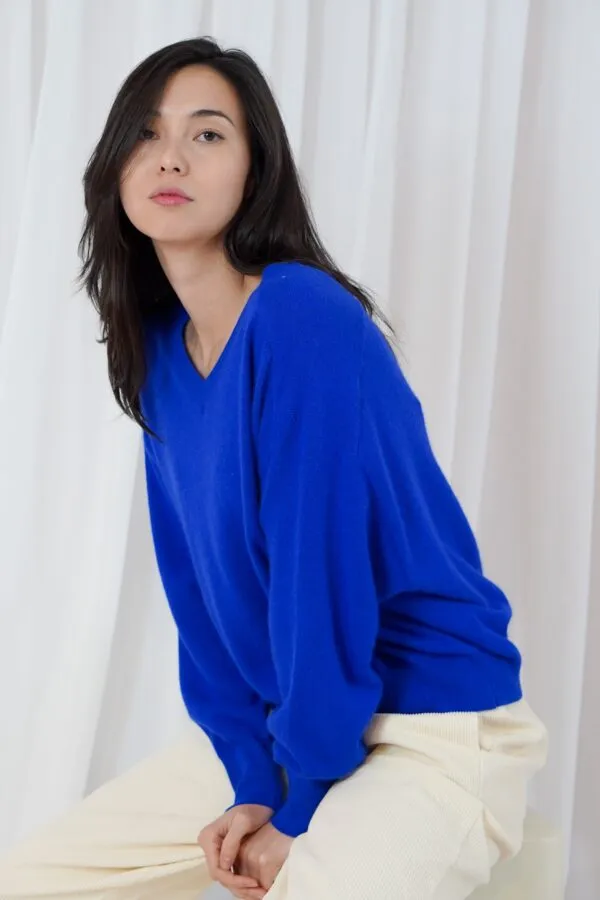 long-sleeved v- neck sweater without slits - Electric Blue