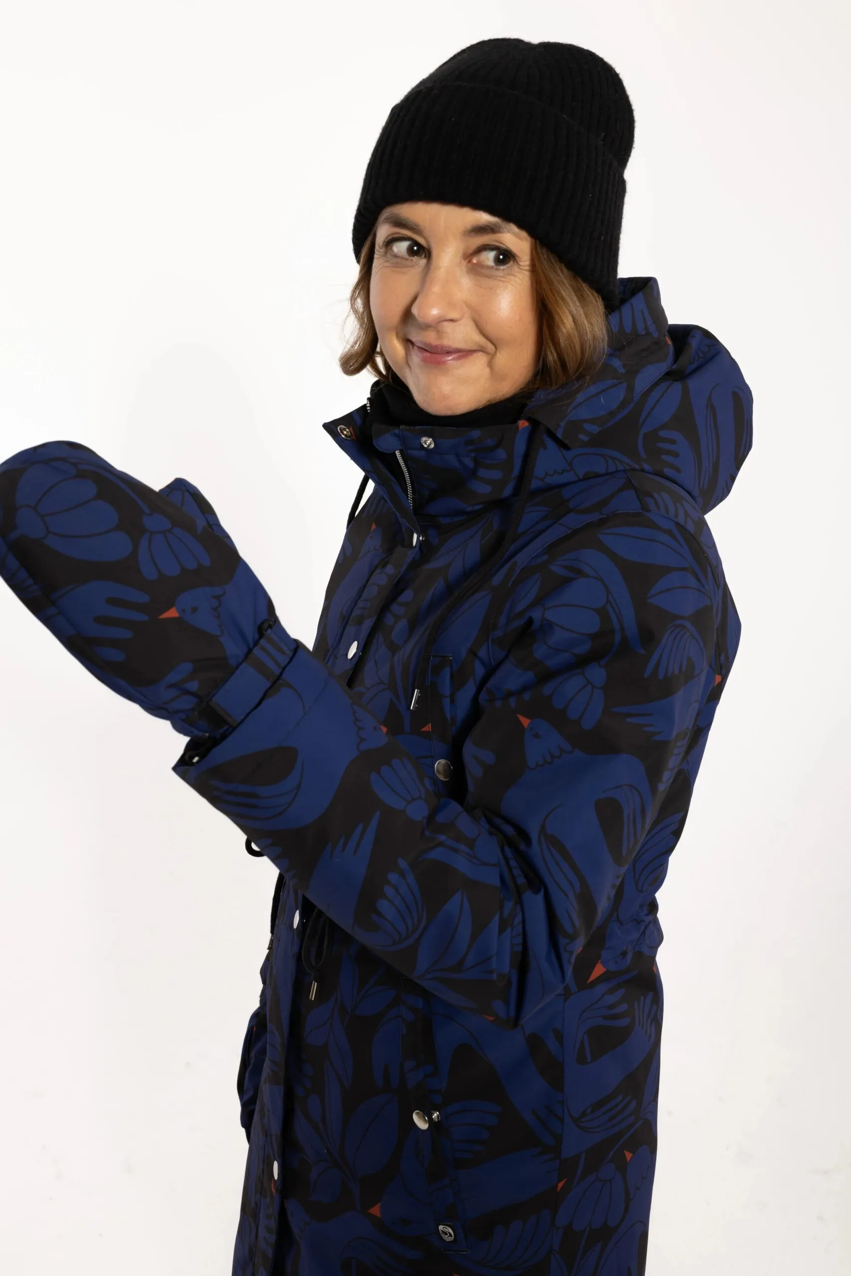 Danenora AOP Winter Parka - Black/Deep Blue BIRDIEUP - Afbeelding 4