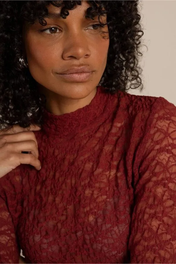 Reagan lace col top - Red Wine